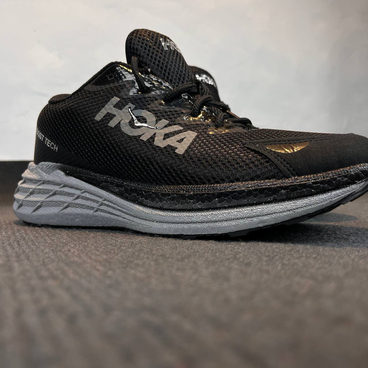 کتونی مردانه هوکا با ضربهگیری عالی